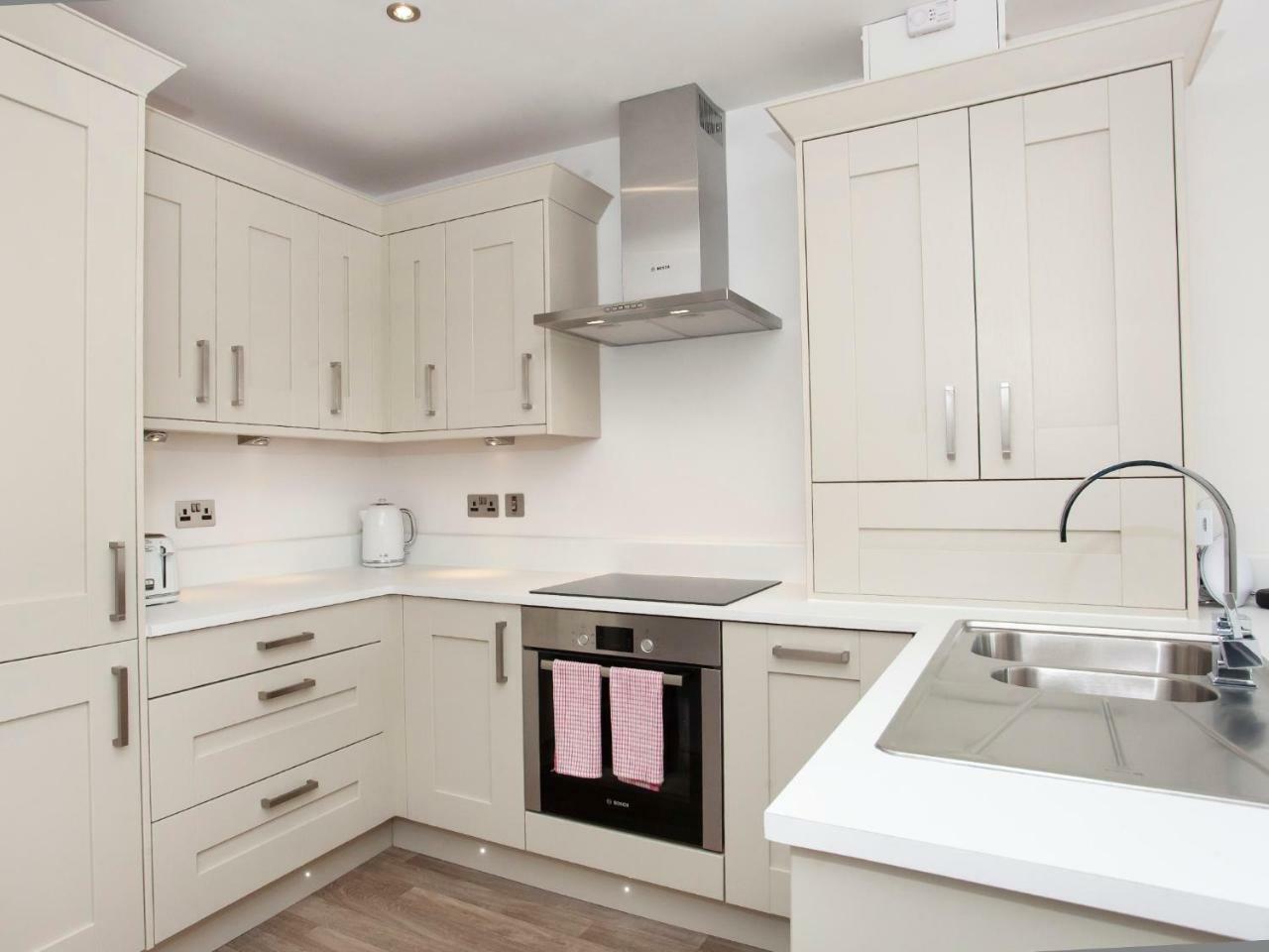 White House Apartments-Free Parking 1 Car Per Apartment York Exterior foto