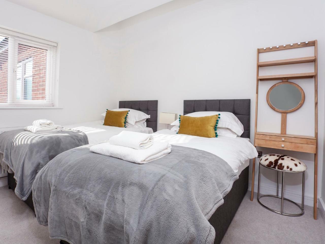 White House Apartments-Free Parking 1 Car Per Apartment York Exterior foto