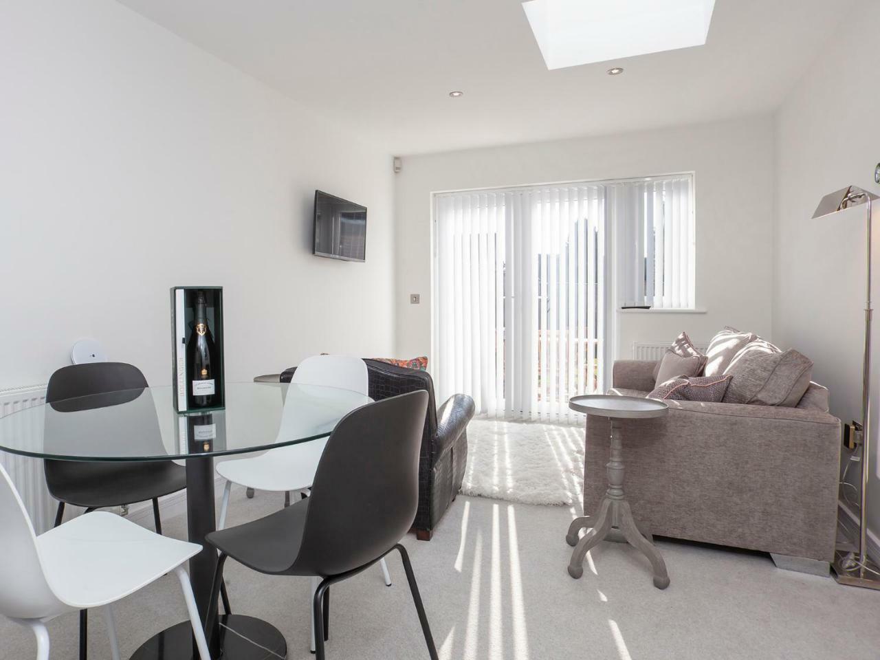White House Apartments-Free Parking 1 Car Per Apartment York Exterior foto
