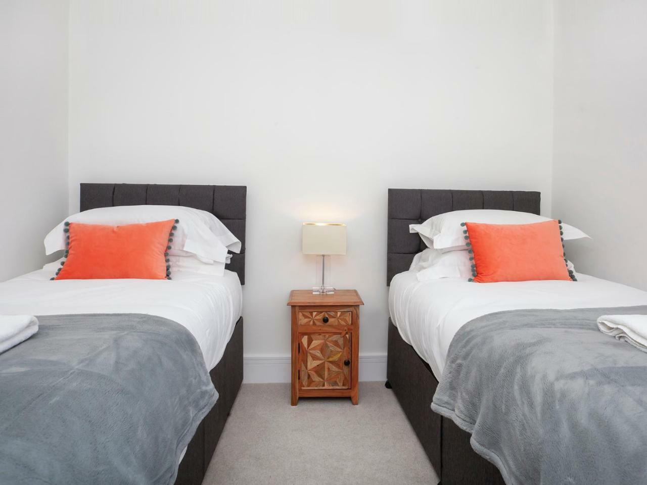 White House Apartments-Free Parking 1 Car Per Apartment York Exterior foto